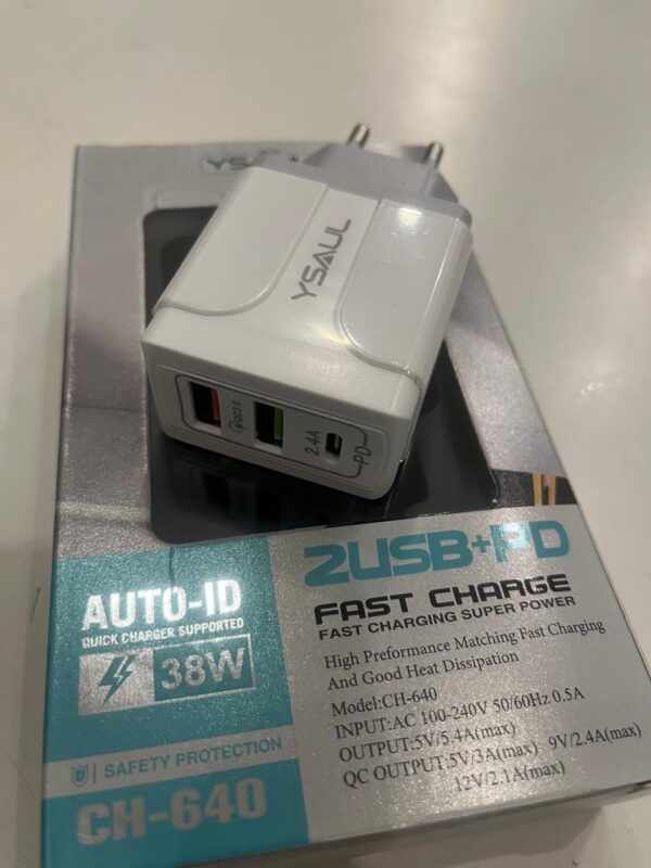 Carregador para Celular 38W - 3 portas - 2 USBA e 1 USBC
